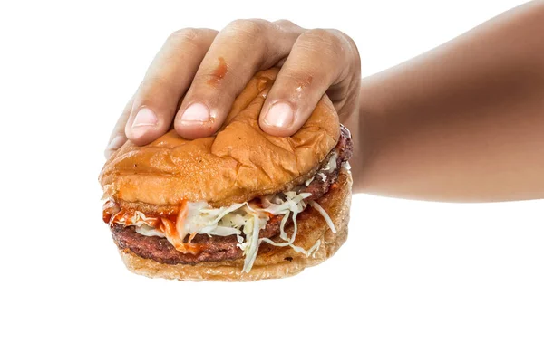 Comida rápida y dieta. Las manos sostienen la hamburguesa — Foto de Stock