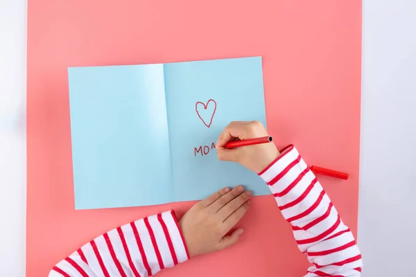 Papel artesanal madres día tarjeta, los niños hacen flores de papel step7 —  Fotos de Stock