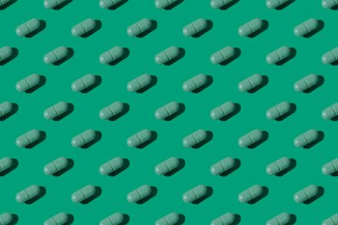 yeşil monokrom düz kompozisyonu yeşil haplar veya haplar ile