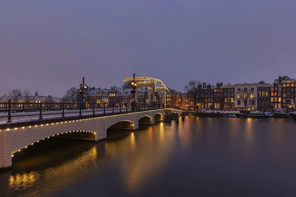 Amsterdam Zbliżenie Magere Brug Nocy Nad Rzeką Amstel Zimie Nordholland — Zdjęcie stockowe