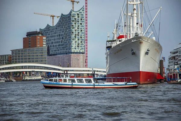 Hamburg Blick Auf Die Elbe Mit Dem Ship Cap San — Stockfoto