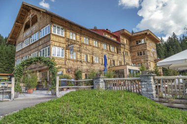 Ifen-Kleinwalsertal - View to Alpine Lodge Auen-Cabin Frontview, Cable Car Station, Vorarlberg, Avusturya, 19.09.2018