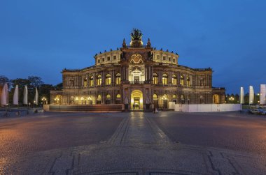Dresden - View to Semper mimar Gottfried Semper tarafından inşa edildi ve Nisan ayında açıldı