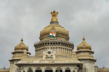 Bengaluru - Karnataka Yasama Meclisi 'nin merkezi Vidhana Soudha' ya yakın, Karnatka, Hindistan, 06.09.2019