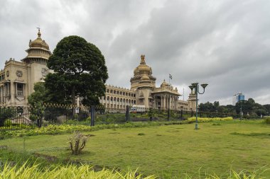 Bengaluru - Karnataka Yasama Meclisi 'nin merkezi olan Vidhana Soudha Cephesi, Karnatka, Hindistan, 06.09.2019