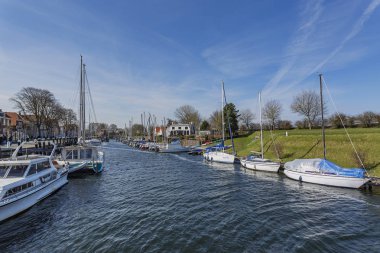 Veere - Hollanda, Zeeland, 19.03.2018 'de yelkenli tekneleriyle Marina' ya bakın.