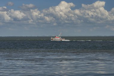 Sylt - Almanya 'nın kuzeyinde Schleswig-Holstein eyâletinde, Liste-Harbor' dan ayrılan Çavuş Pidder Lueng 'e (kişisel isim) bakın.
