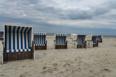Sylt - Kampen Sahili 'ndeki sahil sandalyelerine yakın çekim görüntüsü, Almanya' nın kuzeyinde Schleswig-Holstein, 10.06.2019