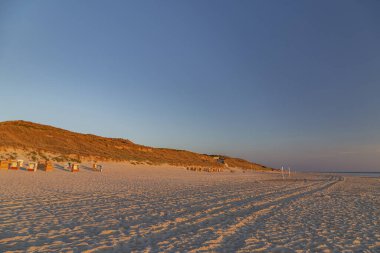 Sylt - Almanya 'nın kuzeyinde Schleswig-Holstein eyâletinde, Kampen' deki terk edilmiş kum tepelerine bakın, 07.06.2018