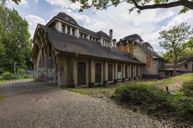 Krefeld - 1910 yılında inşa edilen Kanalizasyon Tedavi Tesisine Bakış, sanayi kültüründe Art Nouveau 'nun mimari açıdan önemli bir örneği olarak kabul edilmektedir, Kuzey Ren Vestfalyası, Almanya, 24.05.2019