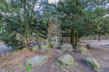 Krefeld - Huels - Johann Junkers Anıtı 'na Bakış: İngilizce: Krefelder Hikers League tarafından 1900' de kurulmuş olan Kuzey Rhine Westphalia, Almanya, 08.03.2019