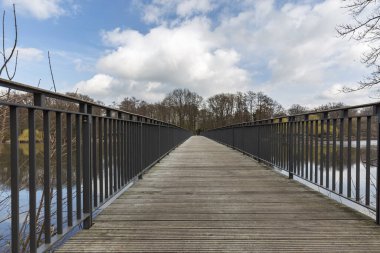 Krefeld - Huels - Niers Nehri 'ni geçen yeni köprüye bakın. Kuzey Ren Vestfalyası, Almanya, 02.03.2019