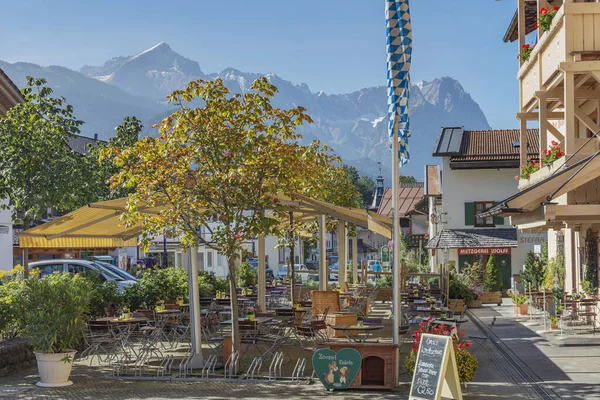 Garmisch-Partenkirchen - Arka planda Alpler-Panorama, Bavyera, Almanya, Garmisch-Partenkirchen, 23.09.2013