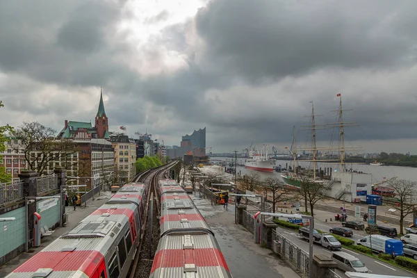 Гамбург Вид Станцию Метро Landungsbruecken Видом Концертный Зал Филармонии Гамбург — стоковое фото