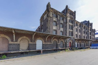 Krefeld - Harbour, North Rhine Westphalia, Almanya, Krefeld, 18.08.2018 'deki terk edilmiş depolama binasına bakın