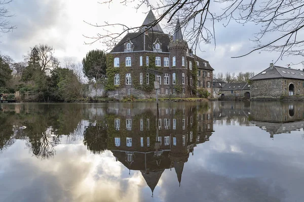 Ratingen Vue Château Linnep Reflétée Dans Eau Rhénanie Nord Westphalie — Photo