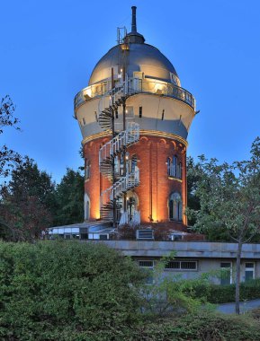 Muelheim - Dünyanın en büyük yürüme kamerası Obscura 'sının kurulduğu eski bir su kulesine bakın, Kuzey Ren Vestfalyası, Almanya, Muelheim, 30.07.2018