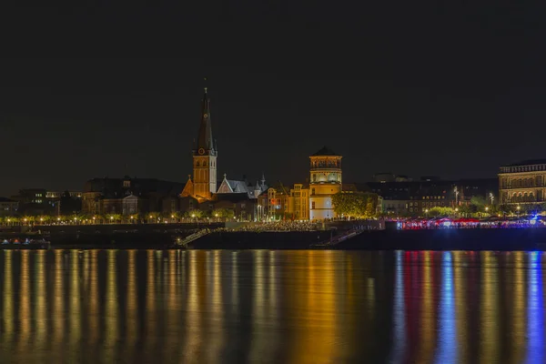 Duesseldorf Vista Para Castle Place Com Igreja Saint Lambertus Noite — Fotografia de Stock