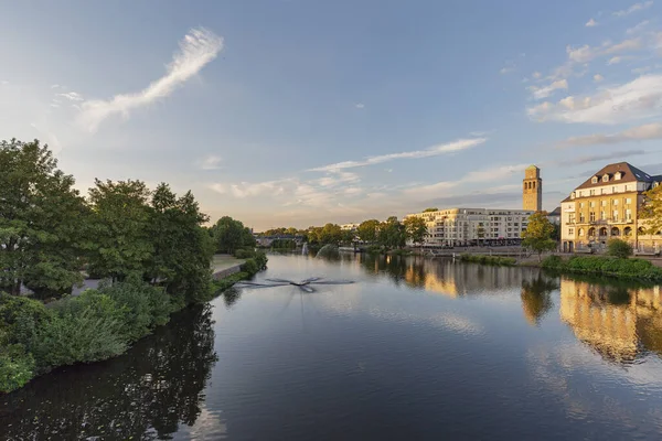 Muelheim - Sunset, Kuzey Ren Vestfalyası, Almanya, Muelheim, 30.07.2018 'de Muelheim Nehri Ruhr ve Marian' a bakınız
