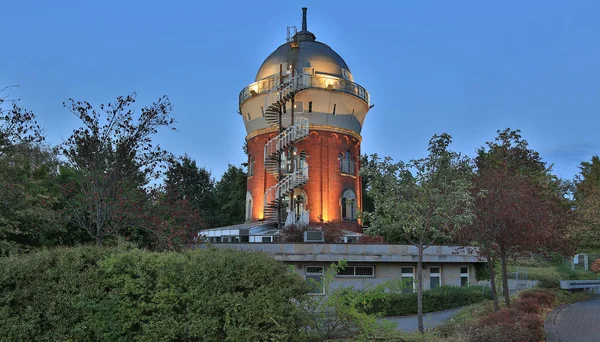 Muelheim - Dünyanın en büyük gizli kamera ve teknolojisi olan eski Watertower 'a bakış Carl Zeiss Jena, Kuzey Ren Vestfalyası, Almanya, Muelheim, 30.07.2018