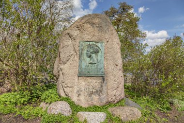 Schwerin - Mecklenburg Büyük Düşesi Auguste için Schwerin Kalesi 'ndeki anıt taşına bakın ve 1904 yılında Mecklenburg-Vorpommern, Almanya, Schwerin, 27.04.2018