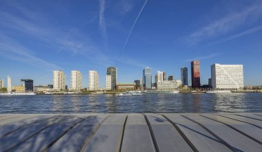 Rotterdam - Maaskade 'den Skyline of the Nieuwe Maas, South Holland, Hollanda, Rotterdam, 18.04.2018