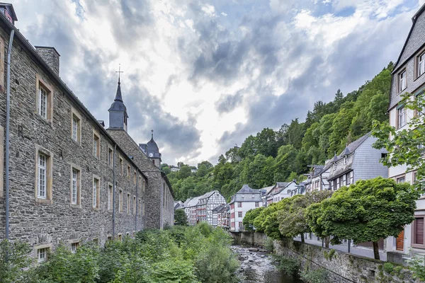 Monschau Vue Sur Les Célèbres Maisons Ossature Avec Rivière Rur — Photo