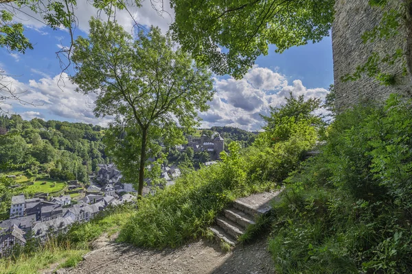 Monschau Vista Desde Las Antiguas Ruinas Caslte Hacia Castillo Monschau —  Fotos de Stock