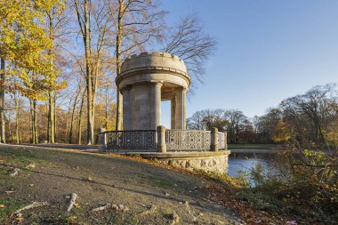 Krefeld - Deuss-Temple 'a yakın çekim, şehir ormanı 1897' de Deuss 'un kuruluşuna dayanıyor, Kuzey Ren Vestfalyası, Almanya, 15.11.2018