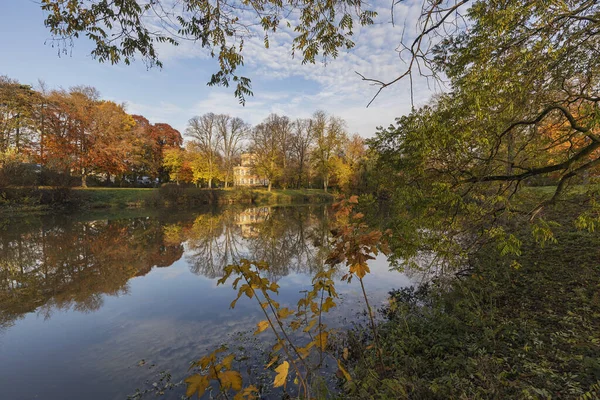 Krefeld Linn 城Greifenhorst North Rhine Westphalia ドイツ 2019でカラフルな木を見る — ストック写真