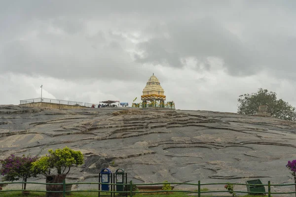 Bengaluru Widok Wieżę Zbudowaną Xvi Wieku Ogrodzie Botanicznym Lalbagh Który — Zdjęcie stockowe