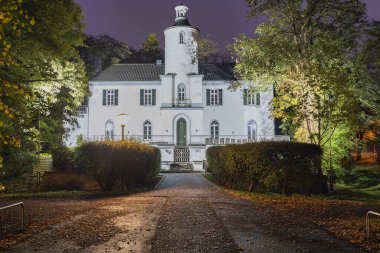 Krefeld-Bockum - Neuenhofen Hanesi 'nin yakın çekim görüntüsü sonbahar havasıyla aydınlandı, Kuzey Ren Vestfalyası, Almanya, 01.11.2019