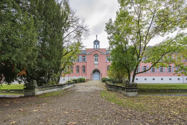 Duesseldorf Kalkum Kalkum Kalesi Ndeki Maingate Oradan Geçen Kara Dereye — Stok fotoğraf