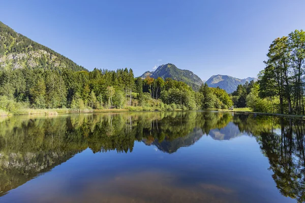 Oberstdorf View Lake Moorweiher Mountains Reflected Bavarari Germany — Stock Photo, Image