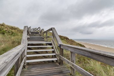 Sylt / Almanya 'daki Kumsalda Tahta Yürüyüş Yolu