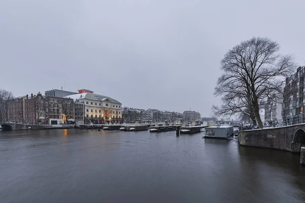 Amsterdam Widok Watergate Nad Rzeką Amstel Zimie Nordholland Holandia Amsterdam — Zdjęcie stockowe