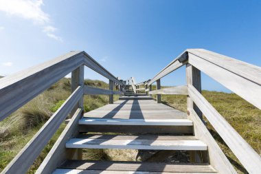 Sylt Kumullarında yürüyüş yolu