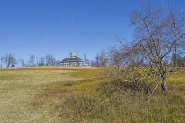 Winterberg - Kahler Asten Dağı 'ndaki Otel ve Restorana Manzara, aynı zamanda Kuzey Ren Vestfalyası, Almanya, 28.03.201 Hava İstasyonu' na da ev sahipliği yapar.