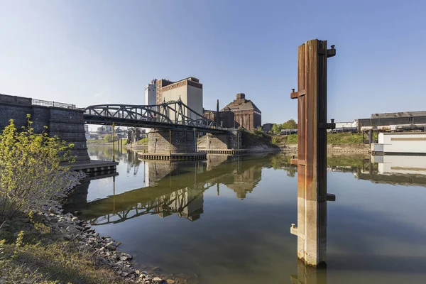 Krefeld Linn Προβολή Της Γέφυρας Turnbridge Που Αντανακλάται Στο Νερό — Φωτογραφία Αρχείου
