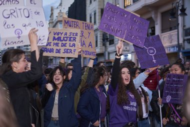 Valencia, İspanya, 9 Mart 2020, Uluslararası Kadınlar Günü. Kız Gücü