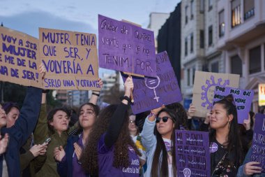 Valencia, İspanya, 9 Mart 2020, Uluslararası Kadınlar Günü. Kız Gücü