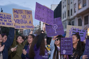 Valencia, İspanya, 9 Mart 2020, Uluslararası Kadınlar Günü. Kız Gücü