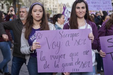Valencia, İspanya, 9 Mart 2020, Uluslararası Kadınlar Günü. Kız Gücü