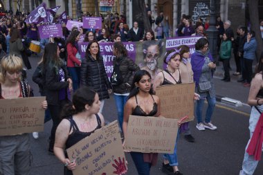 Valencia, İspanya, 9 Mart 2020, Uluslararası Kadınlar Günü. Kız Gücü