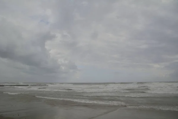 Grande Praia Num Dia Tempestuoso Cores Natureza — Fotografia de Stock