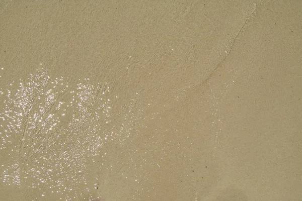 Miękka Woda Docierająca Brzegu Karaibskiej Plaży Krystalicznie Czysta Woda — Zdjęcie stockowe