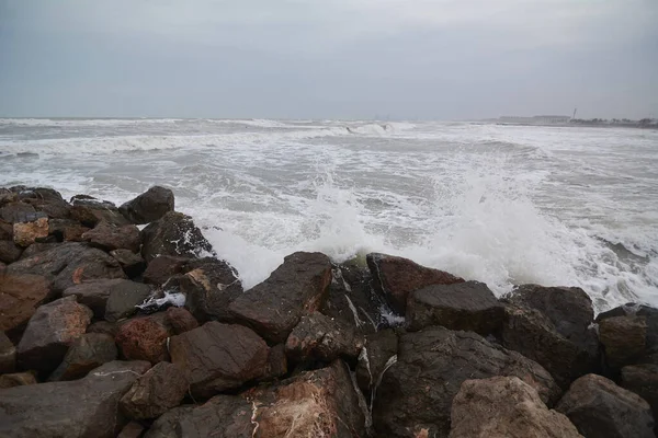 Mar Molhe Dia Tempestuoso Pedras Cinza — Fotografia de Stock