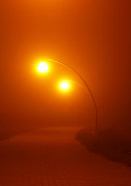 Eine Promenade Zwei Straßenlaternen Ein Nebel Eine Kalte Nacht Warme — Stockfoto