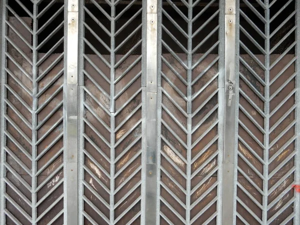 Street Curly Herringbone Metal Fence — Stock Photo, Image