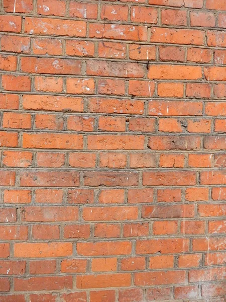 Oude Rode Bakstenen Muur Met Sporen Van Witte Verf Erop — Stockfoto